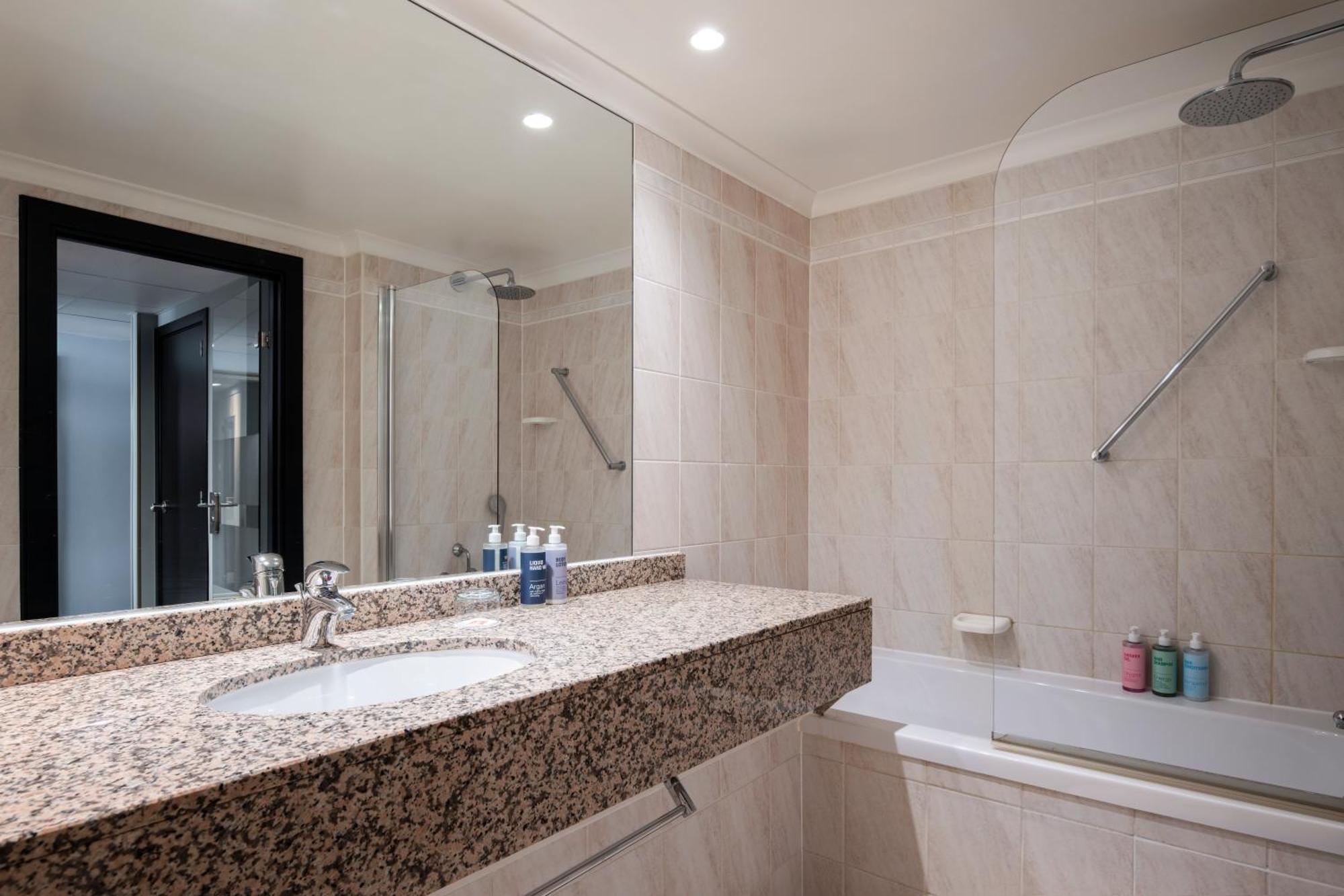 Thon Hotel Bristol Stephanie Brussel Bagian luar foto